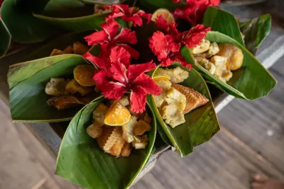 Traditional lunch served on banana leaves during the Emberá tour