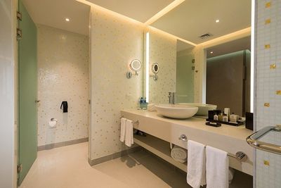 Las Americas Golden Tower guestroom