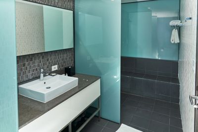 Sortis Hotel, Spa & Casino bathroom