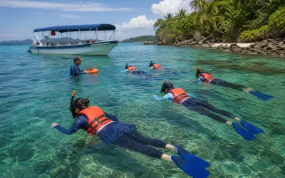 Guided snorkeling near Contadora Island