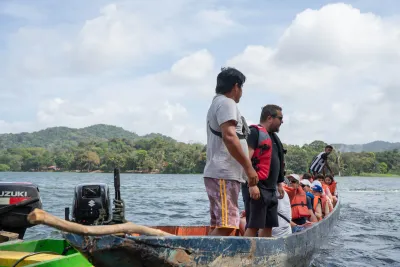Canoe ride along the Chagres River to the Emberá village